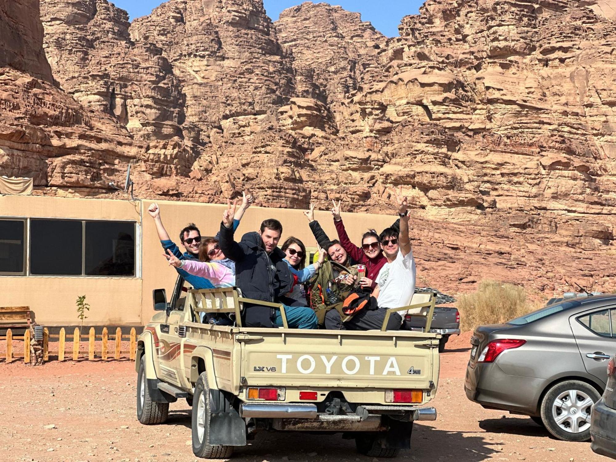 Wadi Rum Sunset Camp Экстерьер фото